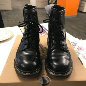 Dr. Marten's 1460 W lace up combat boots 8 black